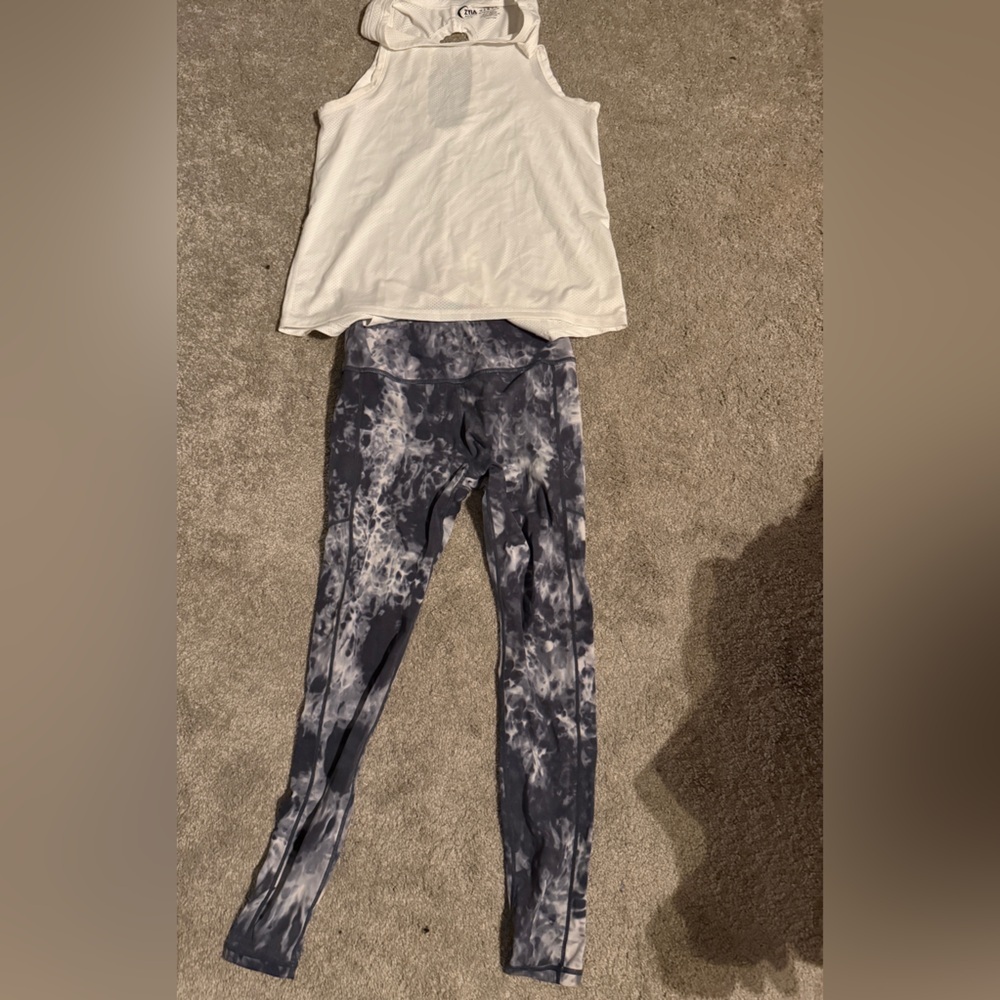 Tie-Dye Leggings with White Top both ziya pieces included !